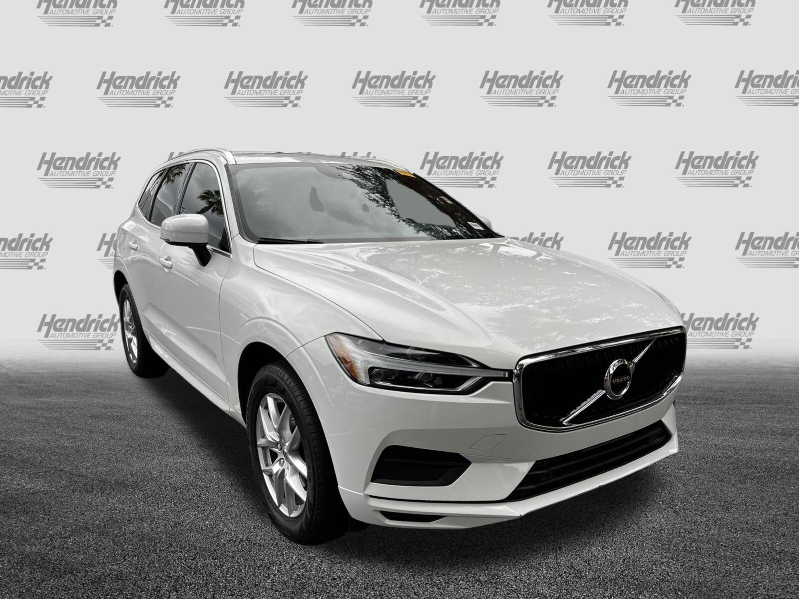 2020 Volvo XC60 Momentum photo 2