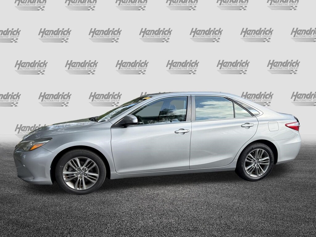 Used 2016 Toyota Camry SE Sedan