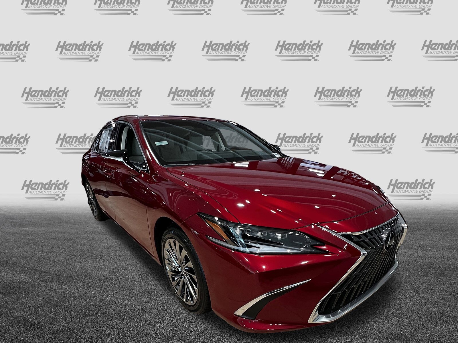 2025 Lexus ES 300h Ultra Luxury photo 2