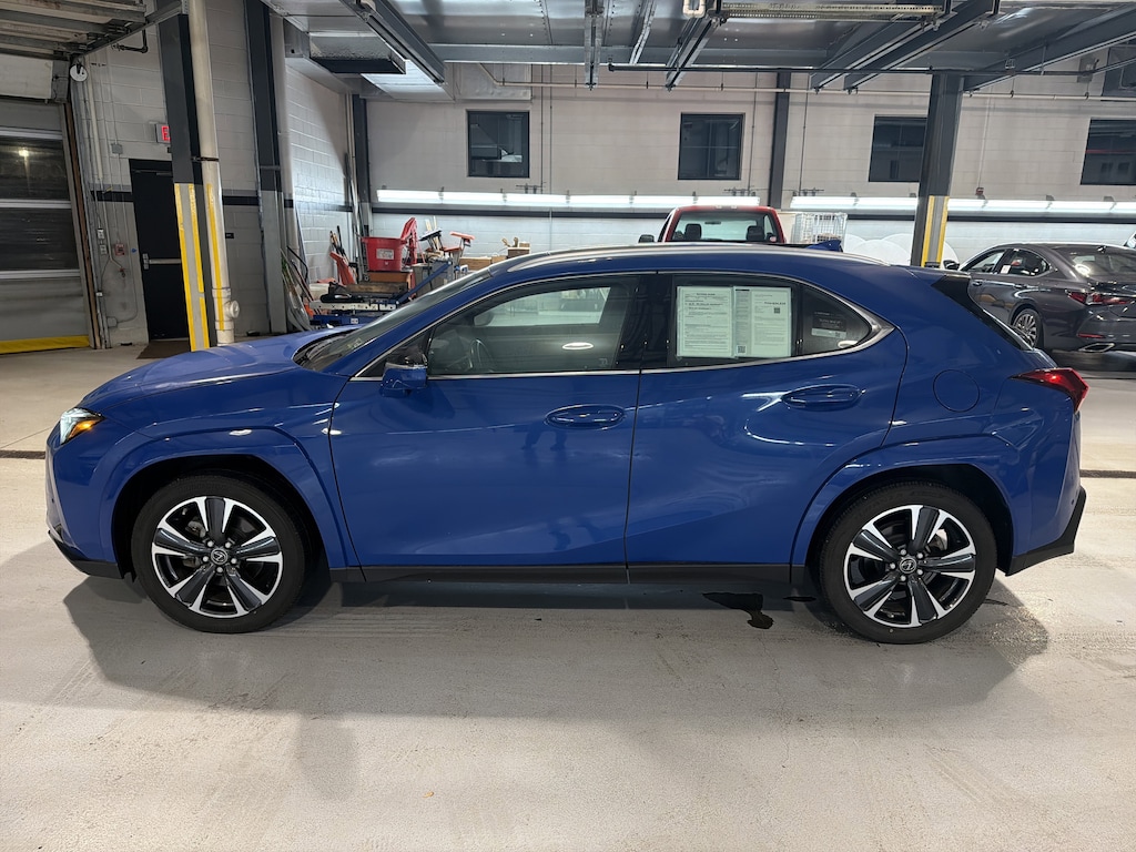 2024 Lexus UX 250h Premium photo 2