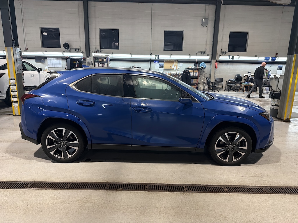 2024 Lexus UX 250h Premium photo 4