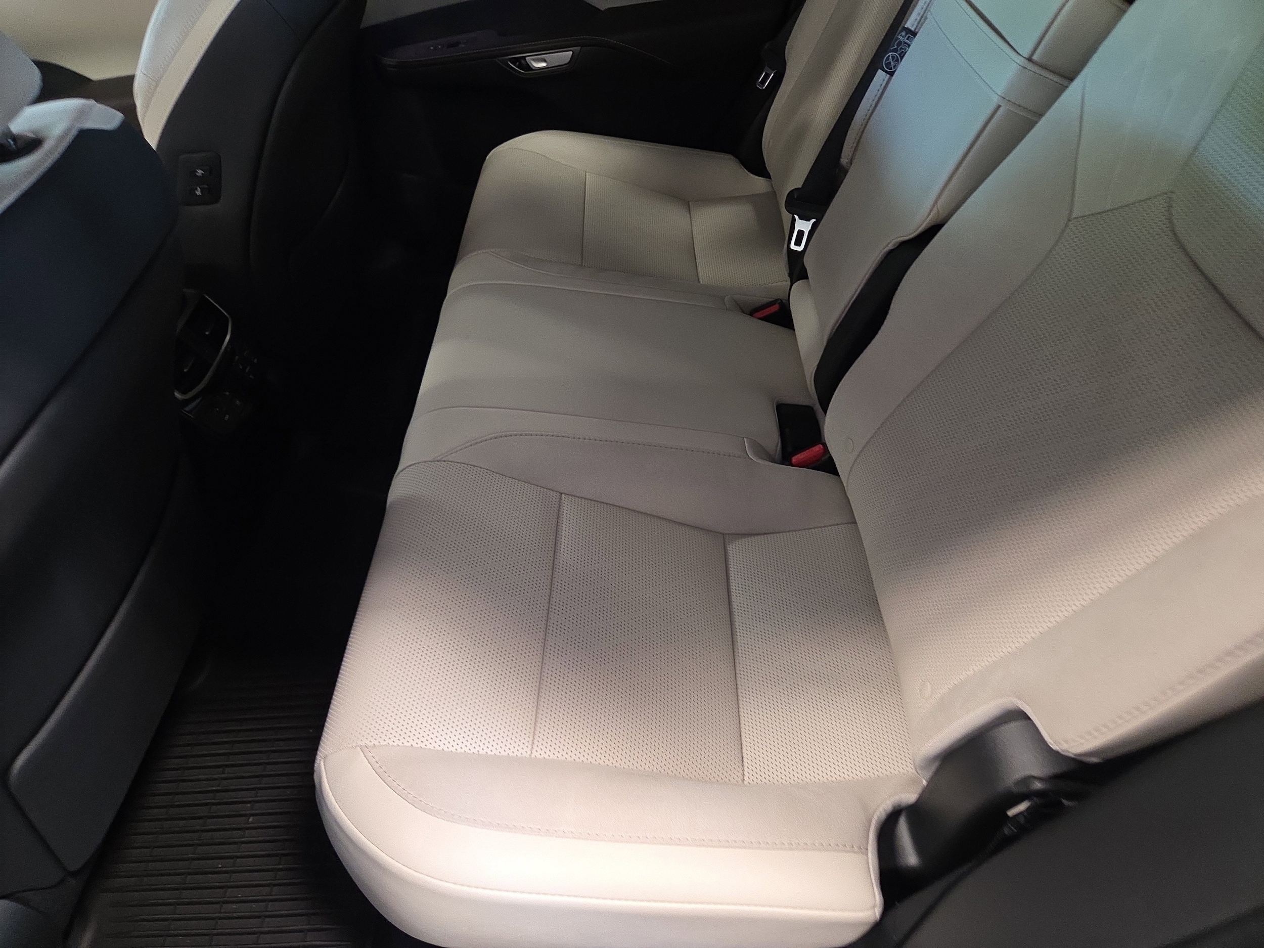2026 Lexus RX 450h+ Luxury - Photo 9