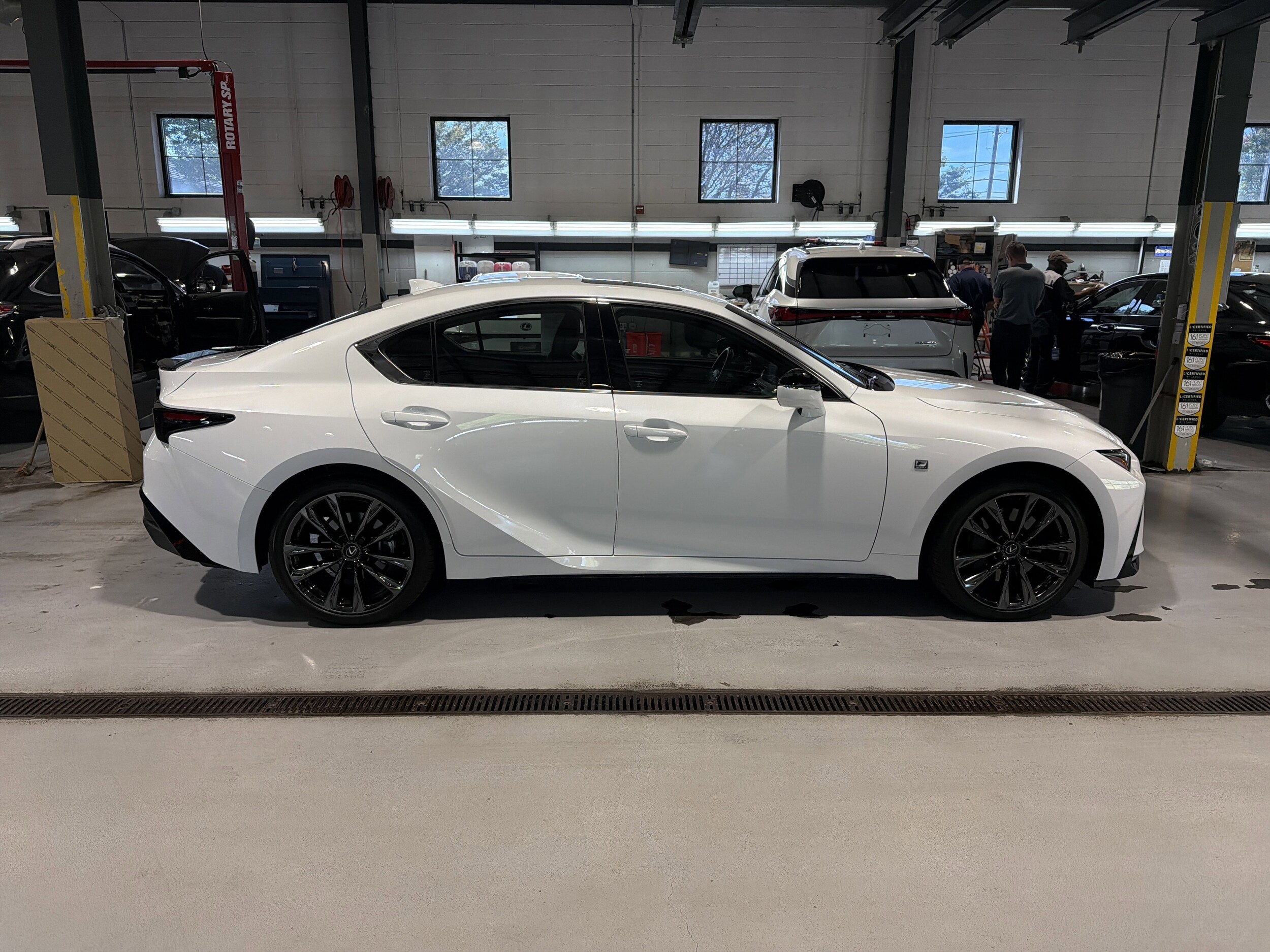 2024 Lexus IS 350 F SPORT photo 4