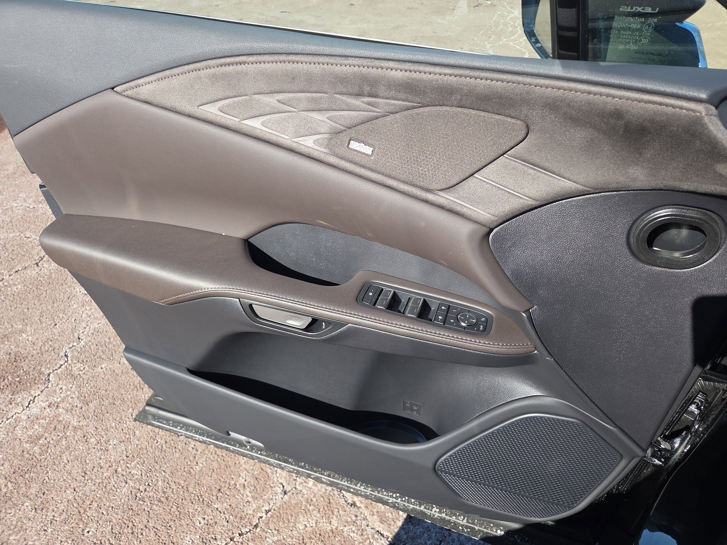 2026 Lexus RX 450h+ Luxury - Photo 7