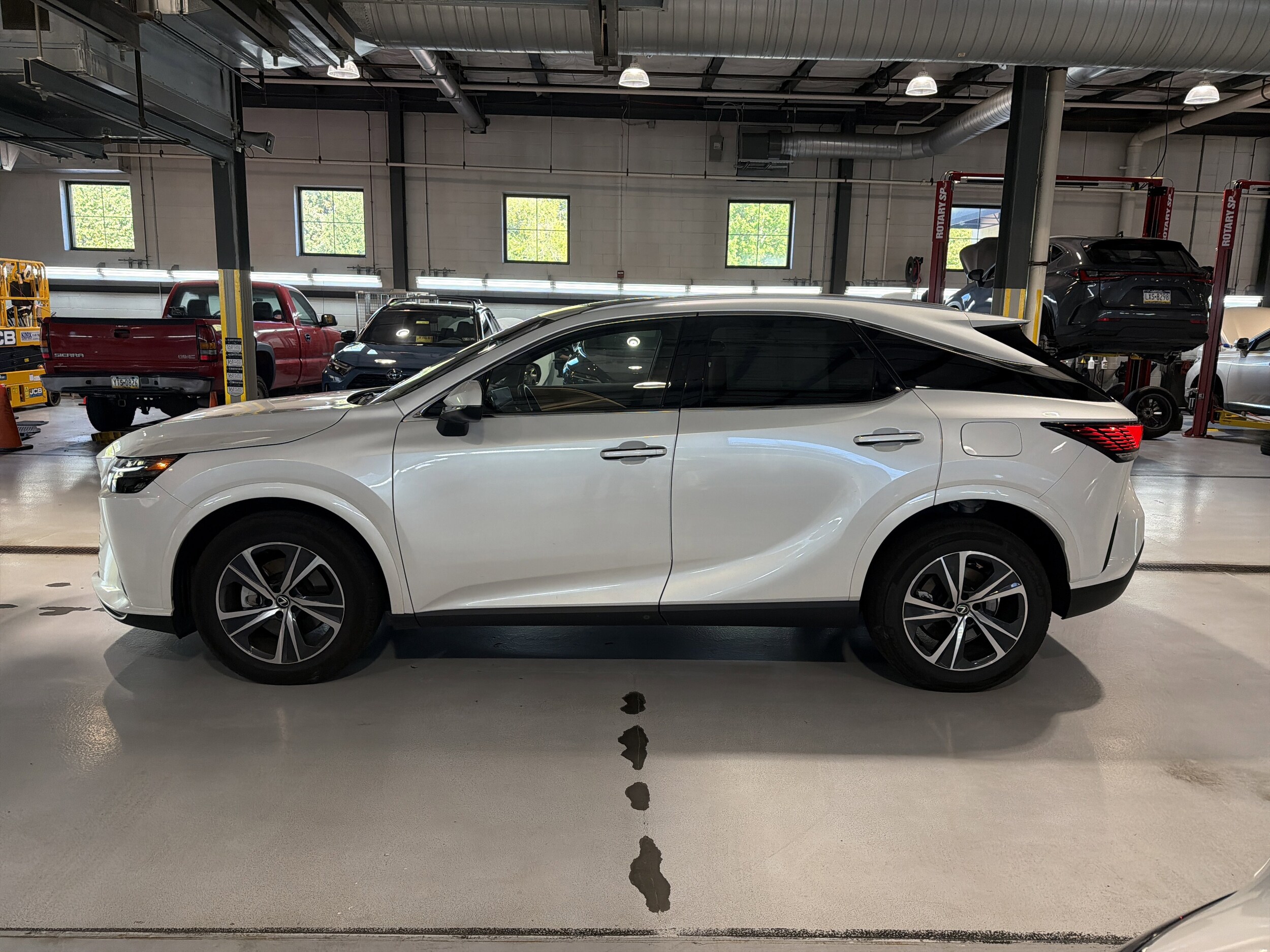 2023 Lexus RX 350 Premium photo 2