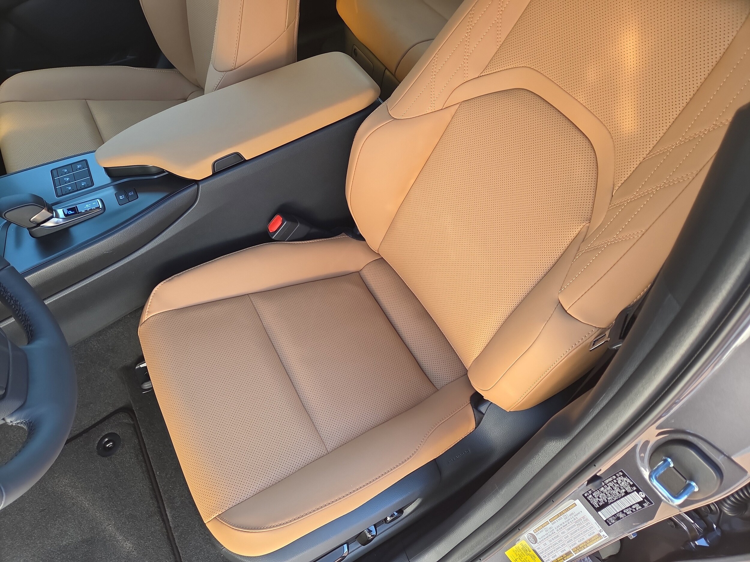 2026 Lexus UX Hybrid 300h Premium - Photo 6