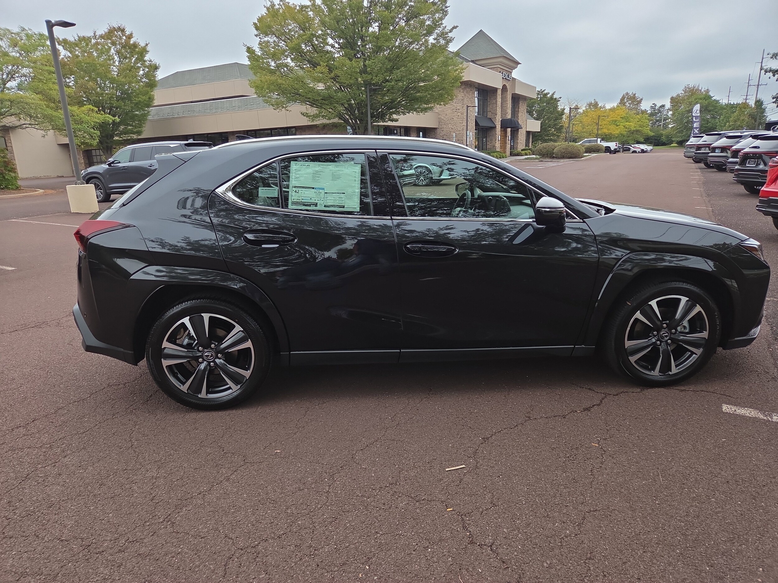 2025 Lexus UX Premium photo 2