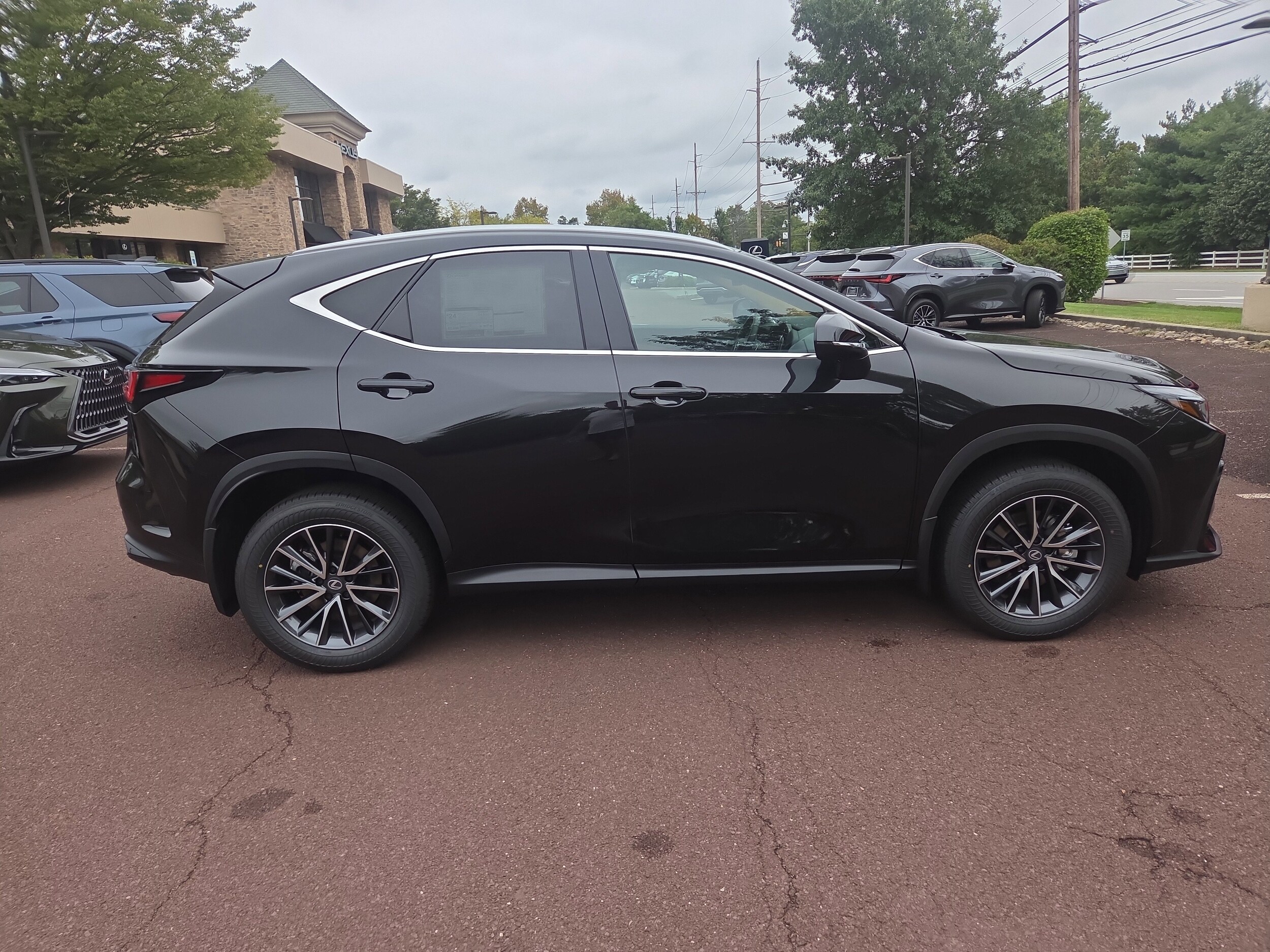 2026 Lexus NX 350 Premium photo 2