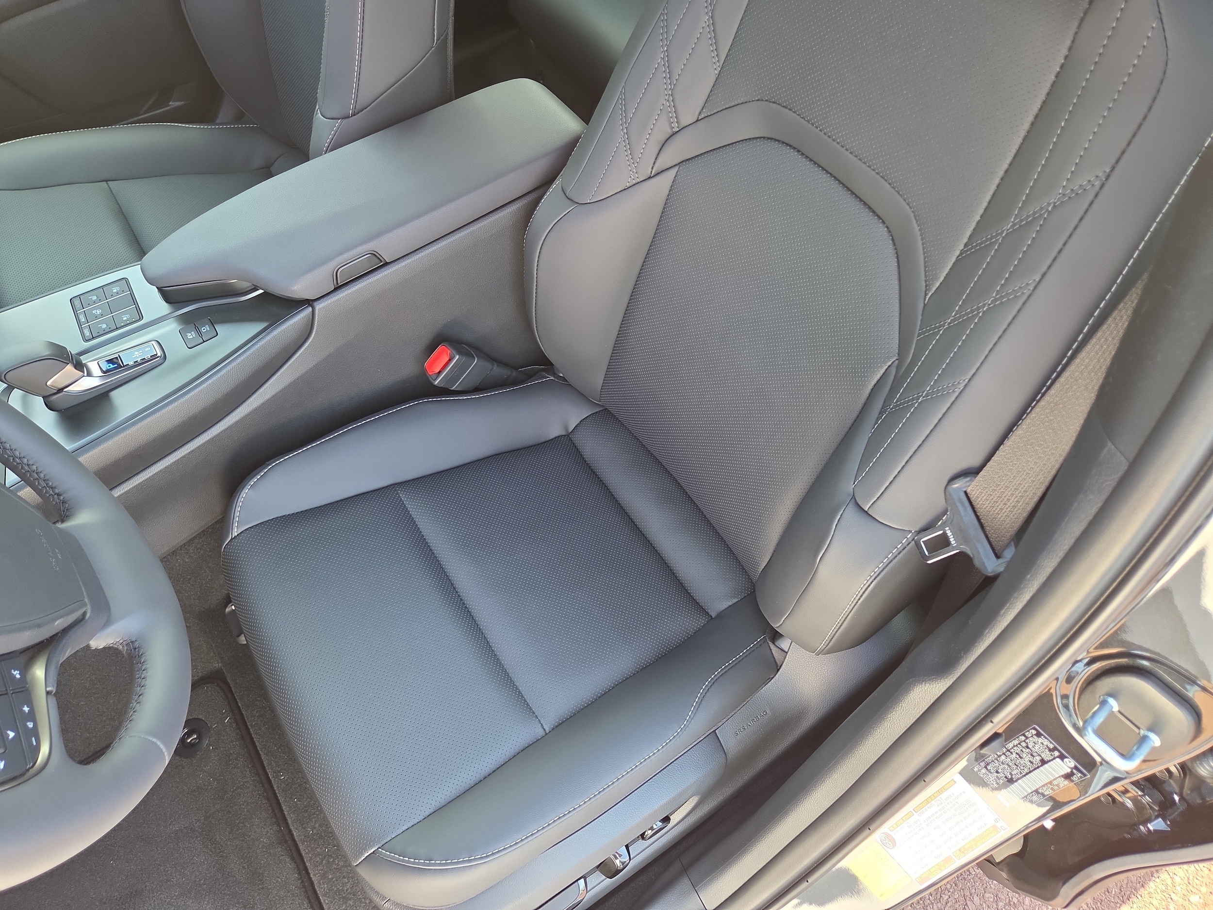 2026 Lexus UX Hybrid 300h Premium - Photo 6
