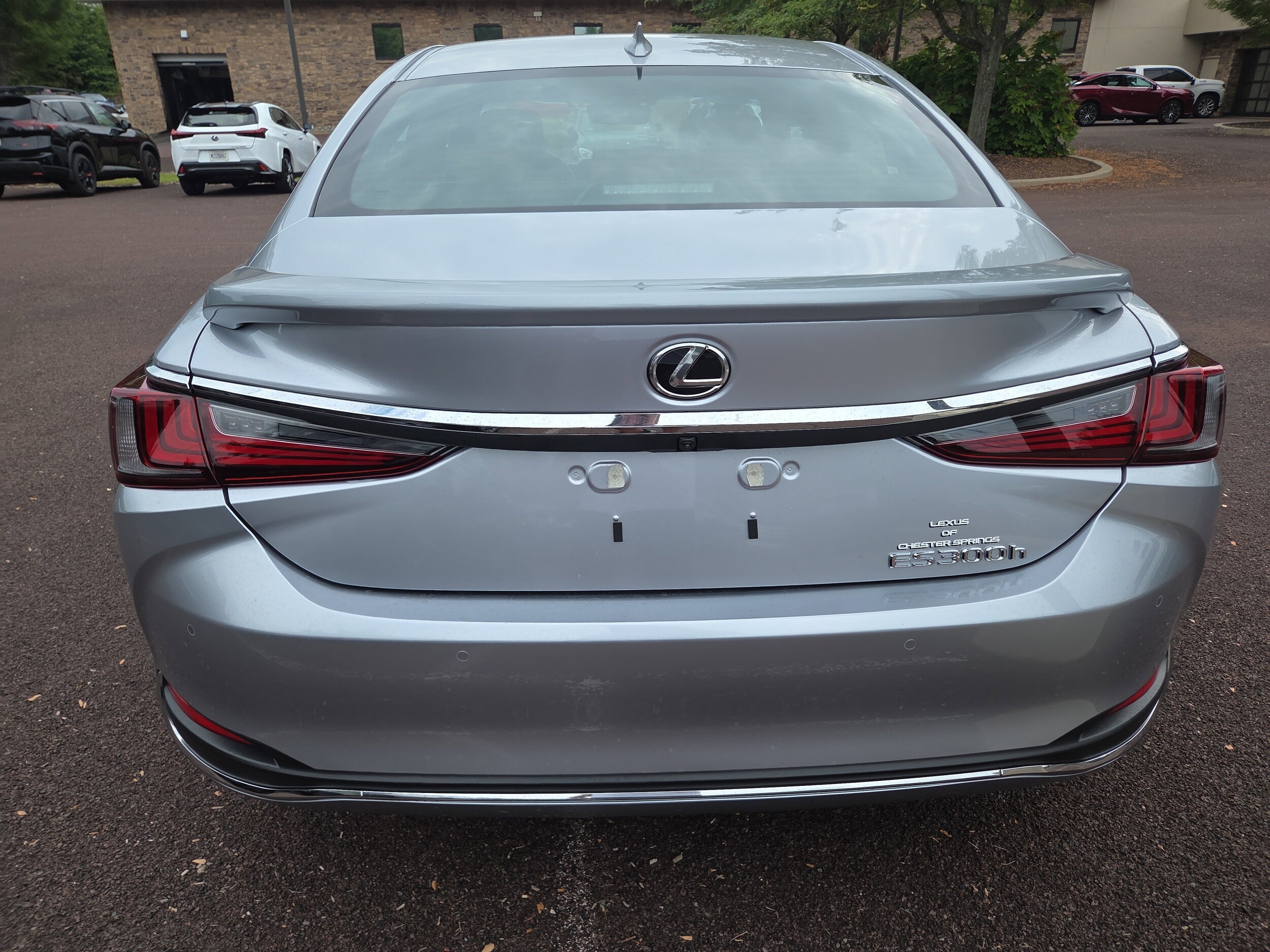 2025 Lexus ES 300h Premium photo 3