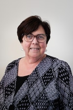 Staff member Alison Matarazzo from ID_31b87a82b956