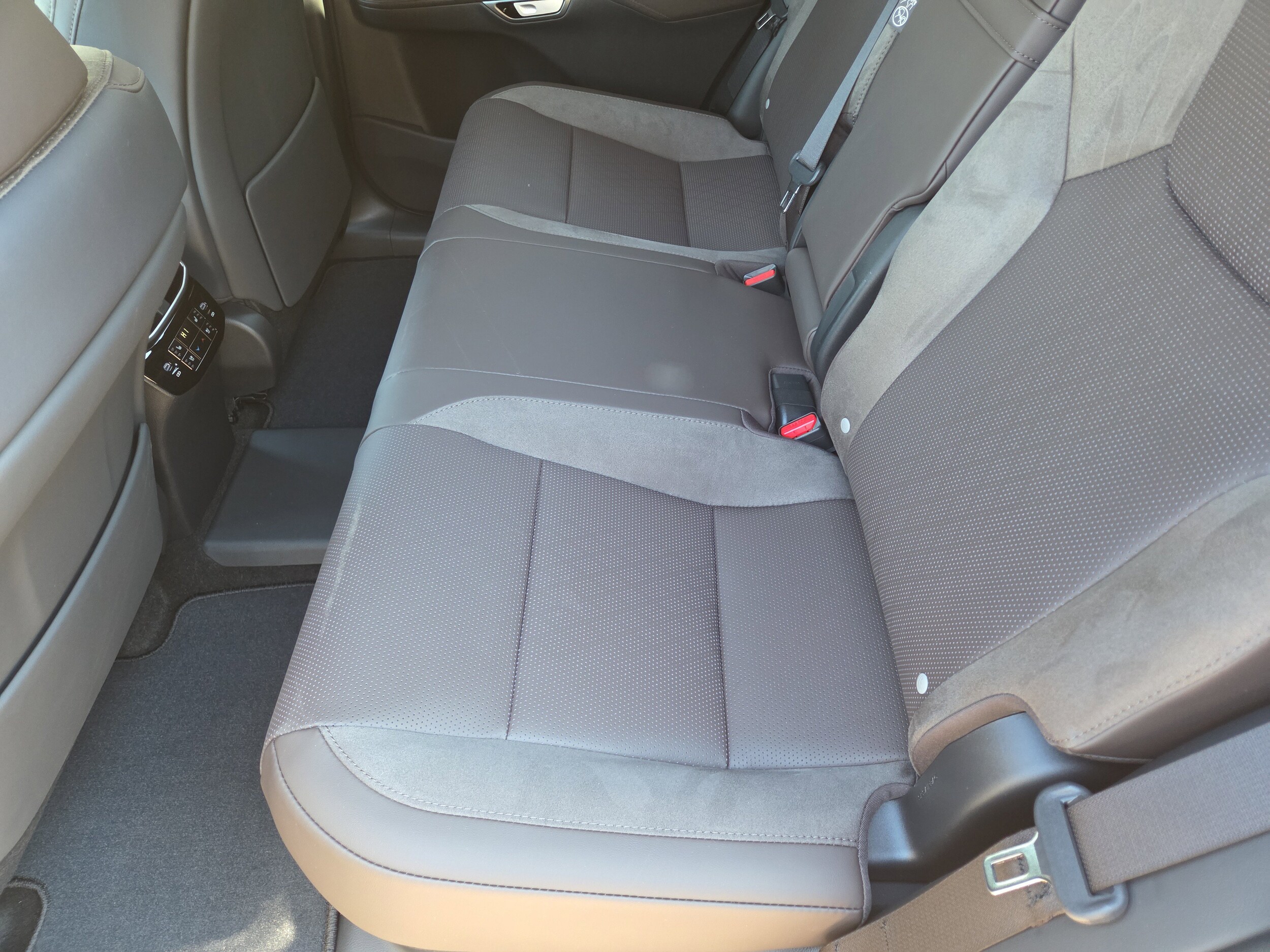 2026 Lexus RX 450h+ Luxury - Photo 9