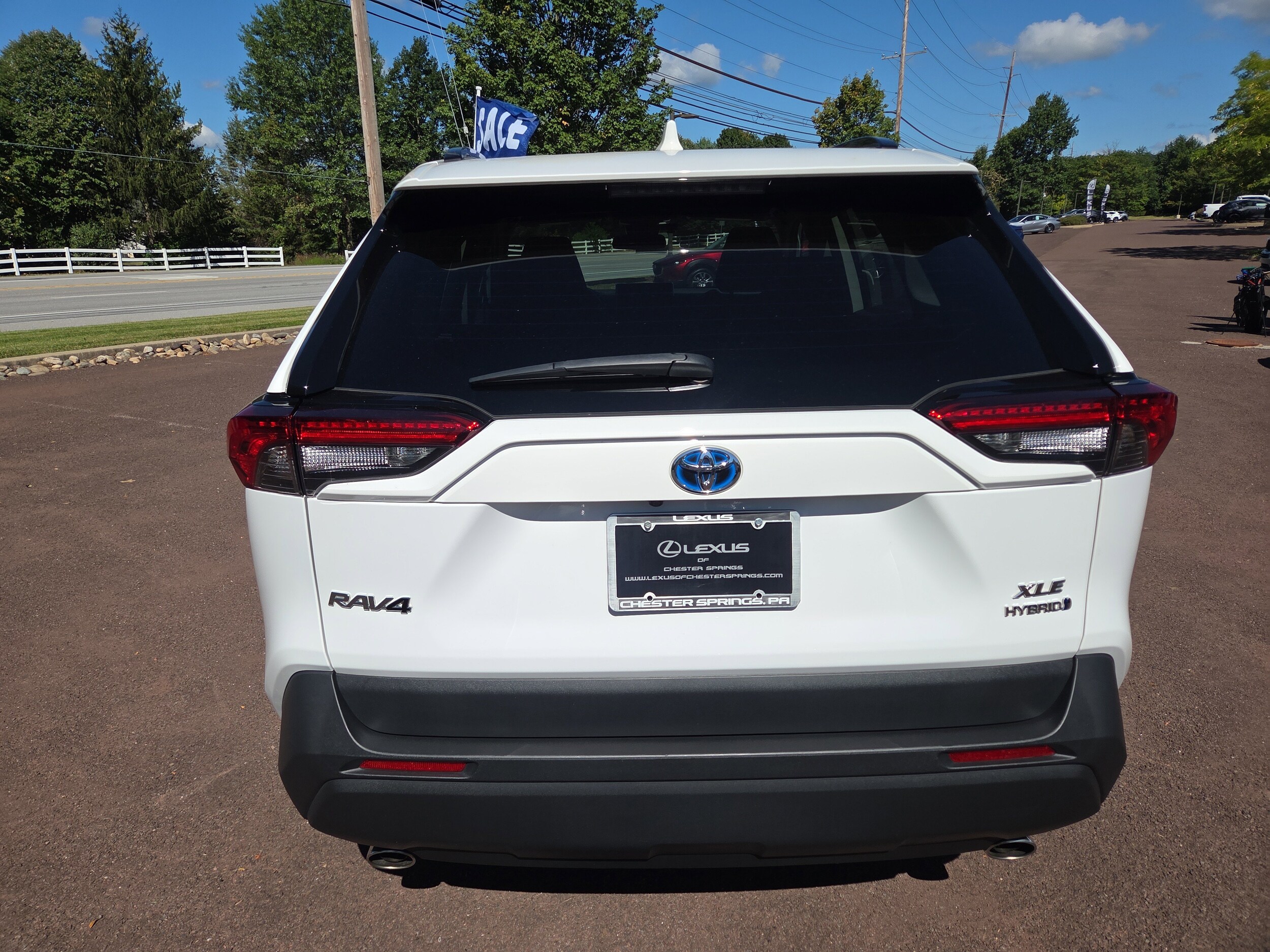 2024 Toyota RAV4 Hybrid XLE photo 4