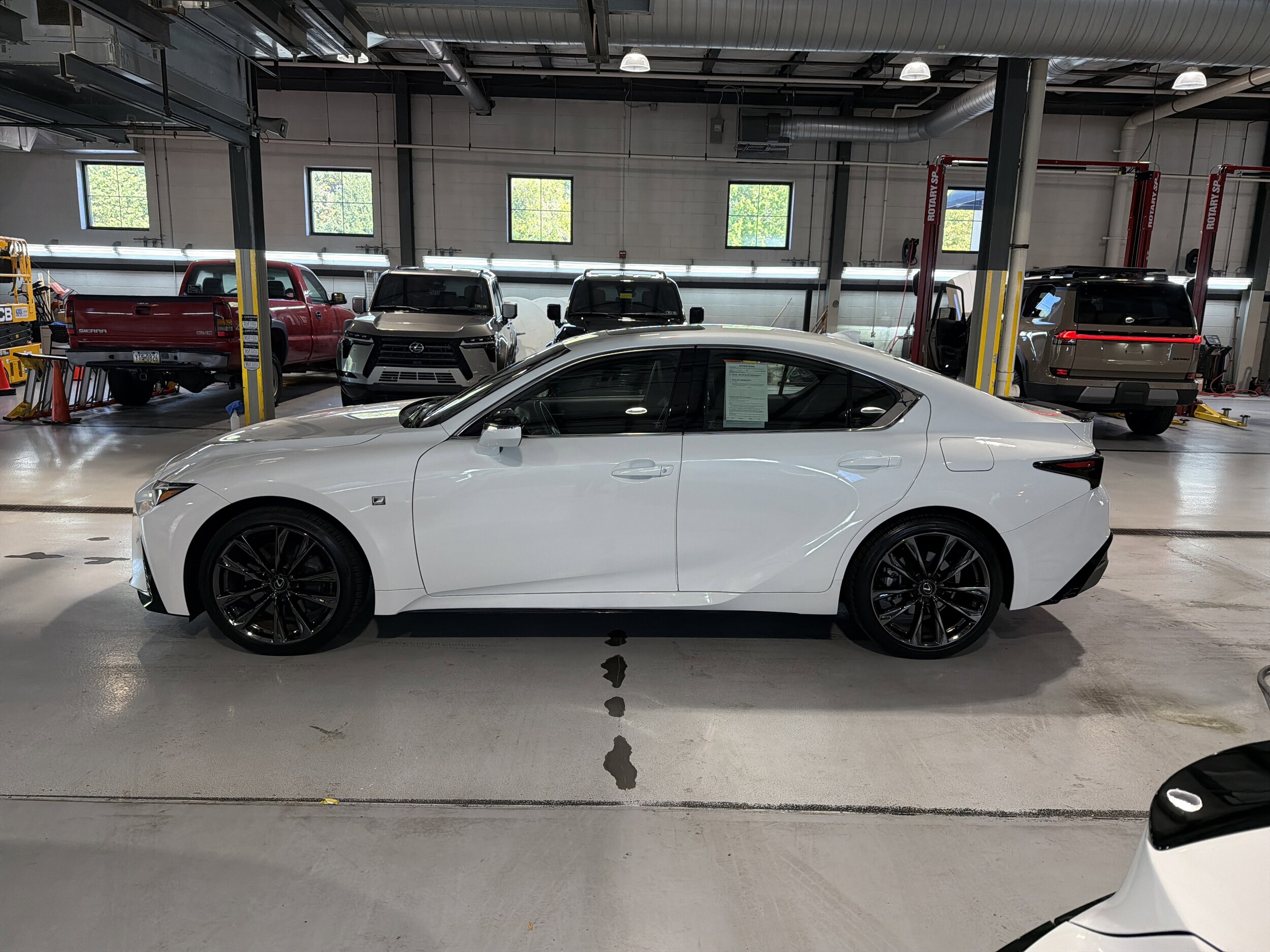 2024 Lexus IS 350 F SPORT photo 2