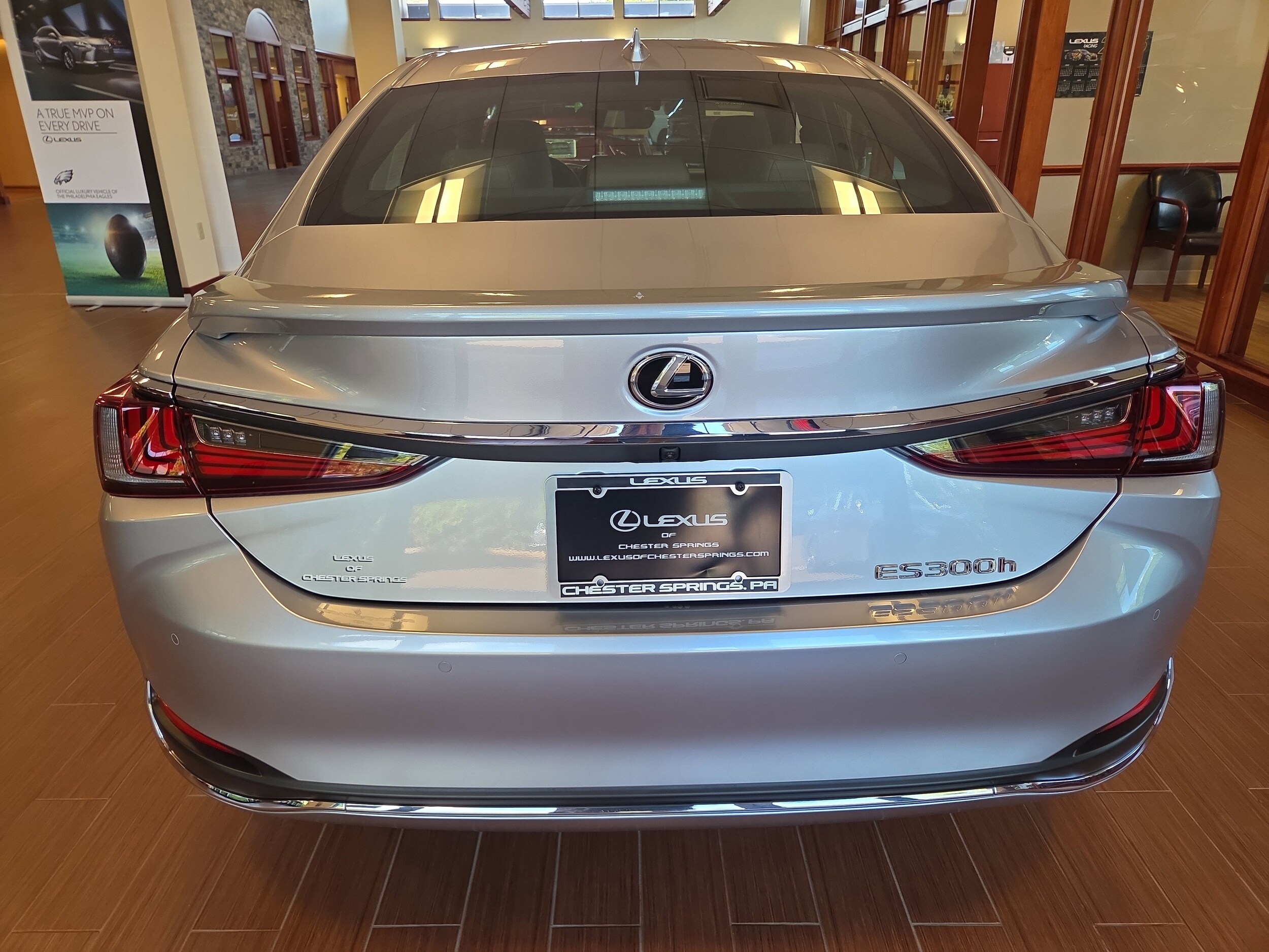 2025 Lexus ES 300h photo 2