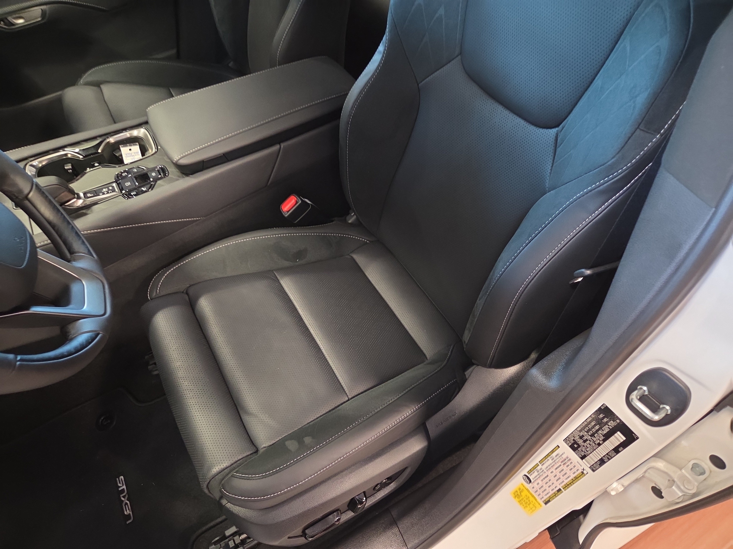 2026 Lexus RX 350 Luxury - Photo 6