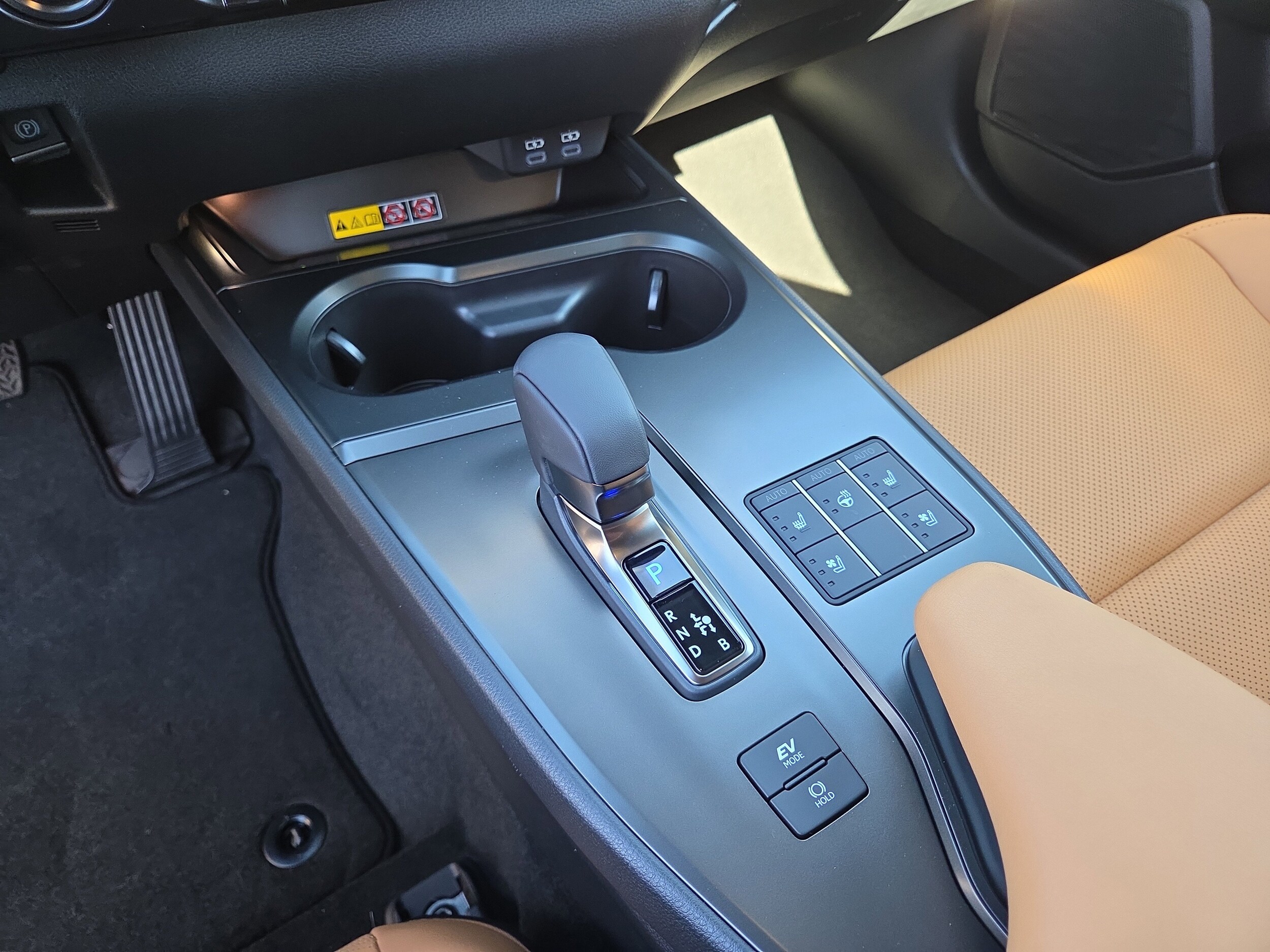 2026 Lexus UX Hybrid 300h Premium - Photo 14