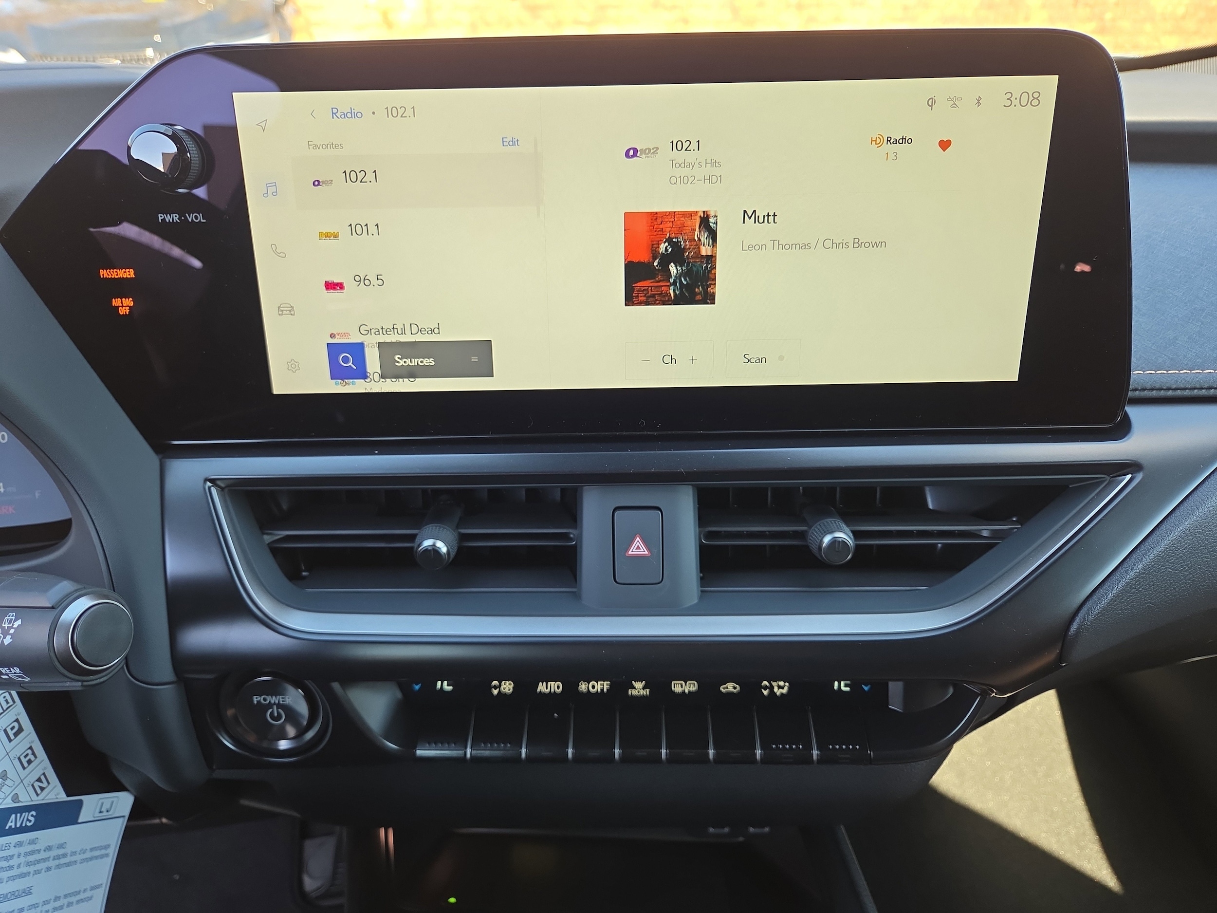 2026 Lexus UX Hybrid 300h Premium - Photo 13
