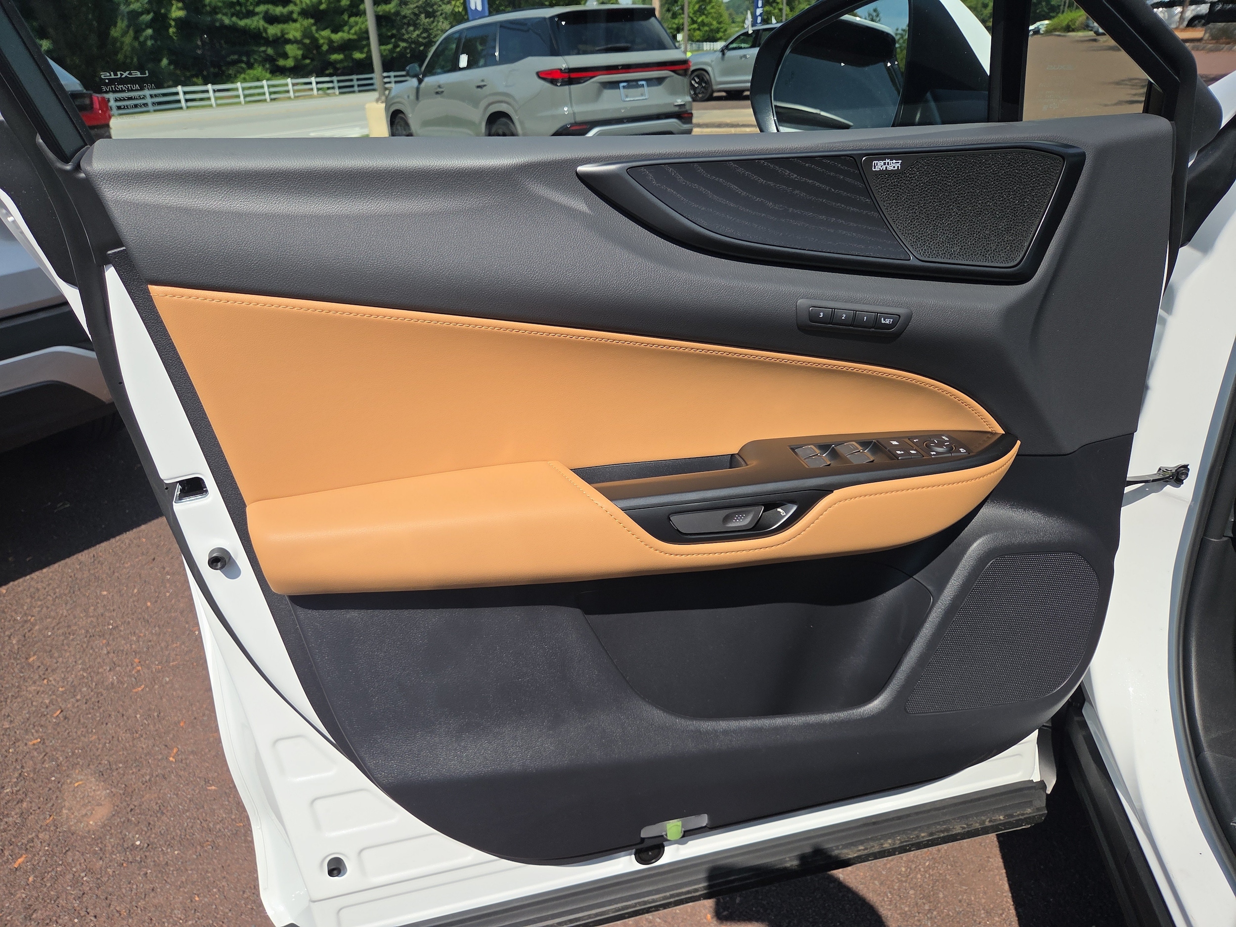 2026 Lexus NX 450h+ Luxury - Photo 8