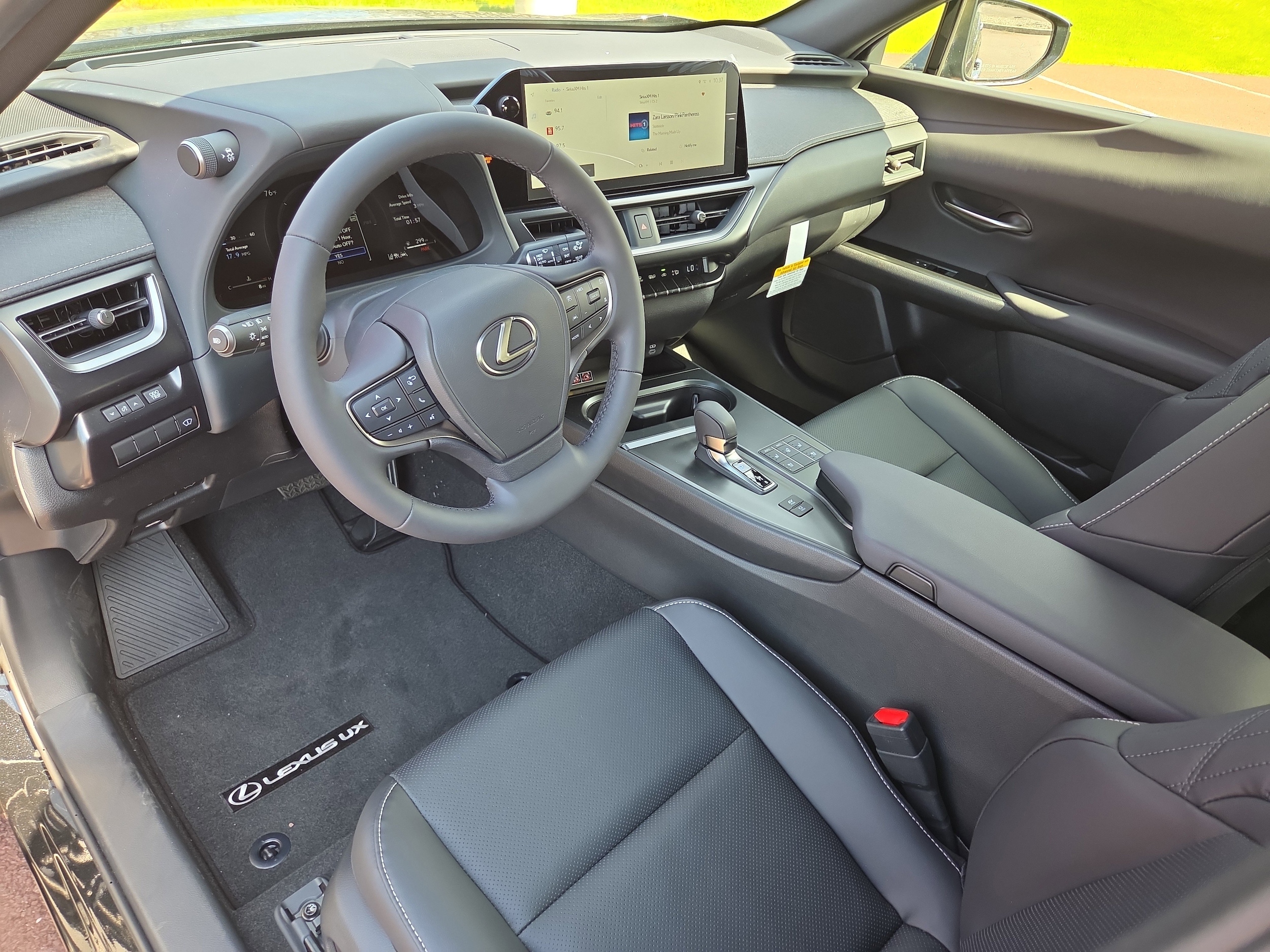2026 Lexus UX Hybrid 300h Premium - Photo 8