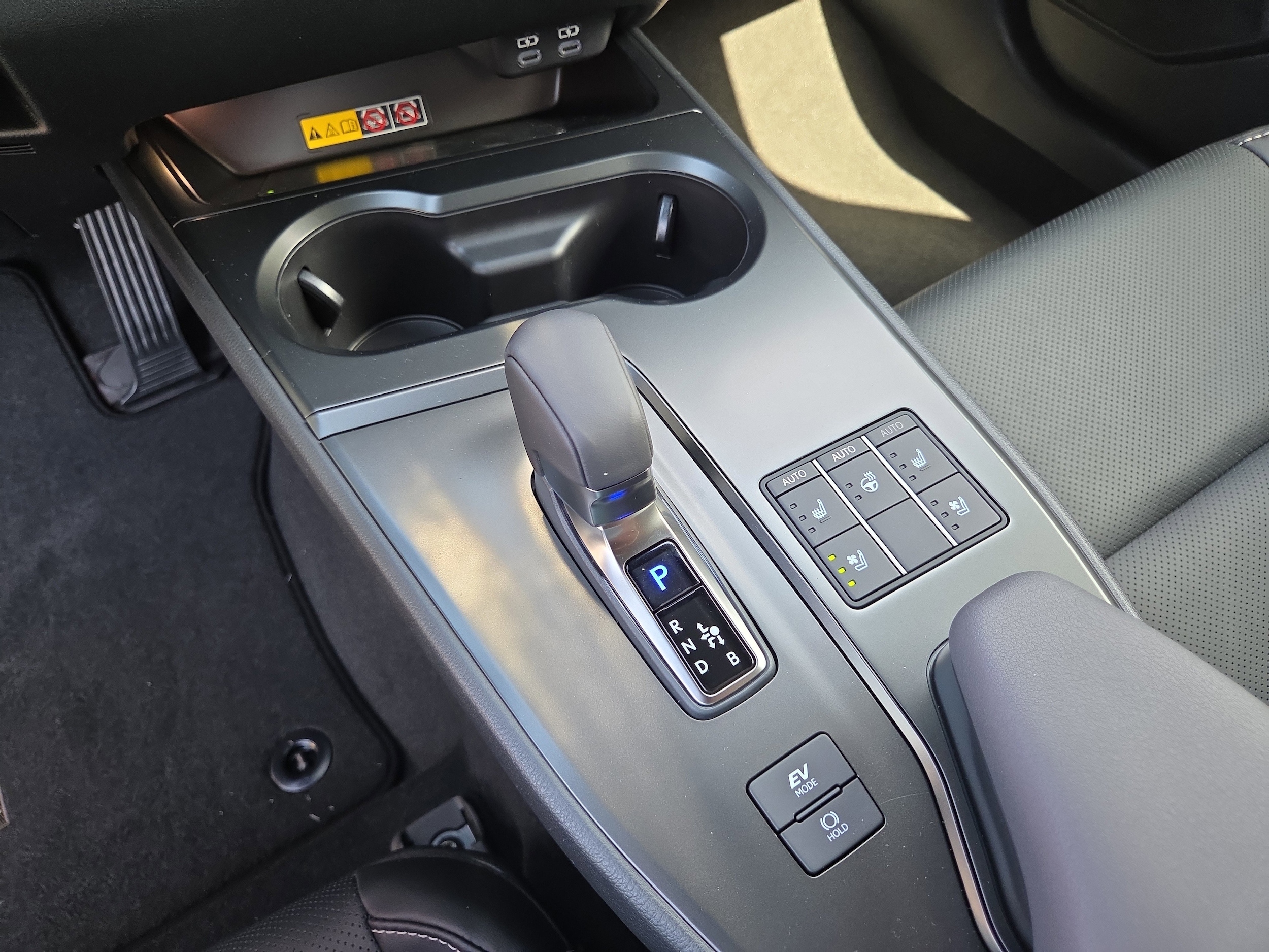 2026 Lexus UX Hybrid 300h Premium - Photo 14