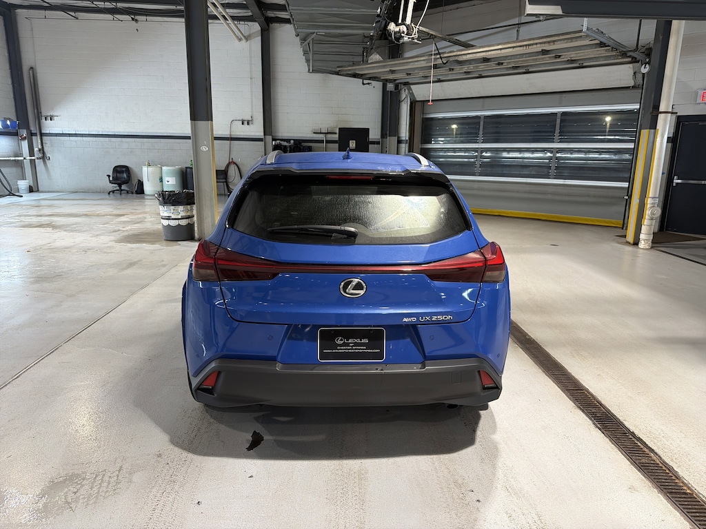 2024 Lexus UX 250h Premium photo 3