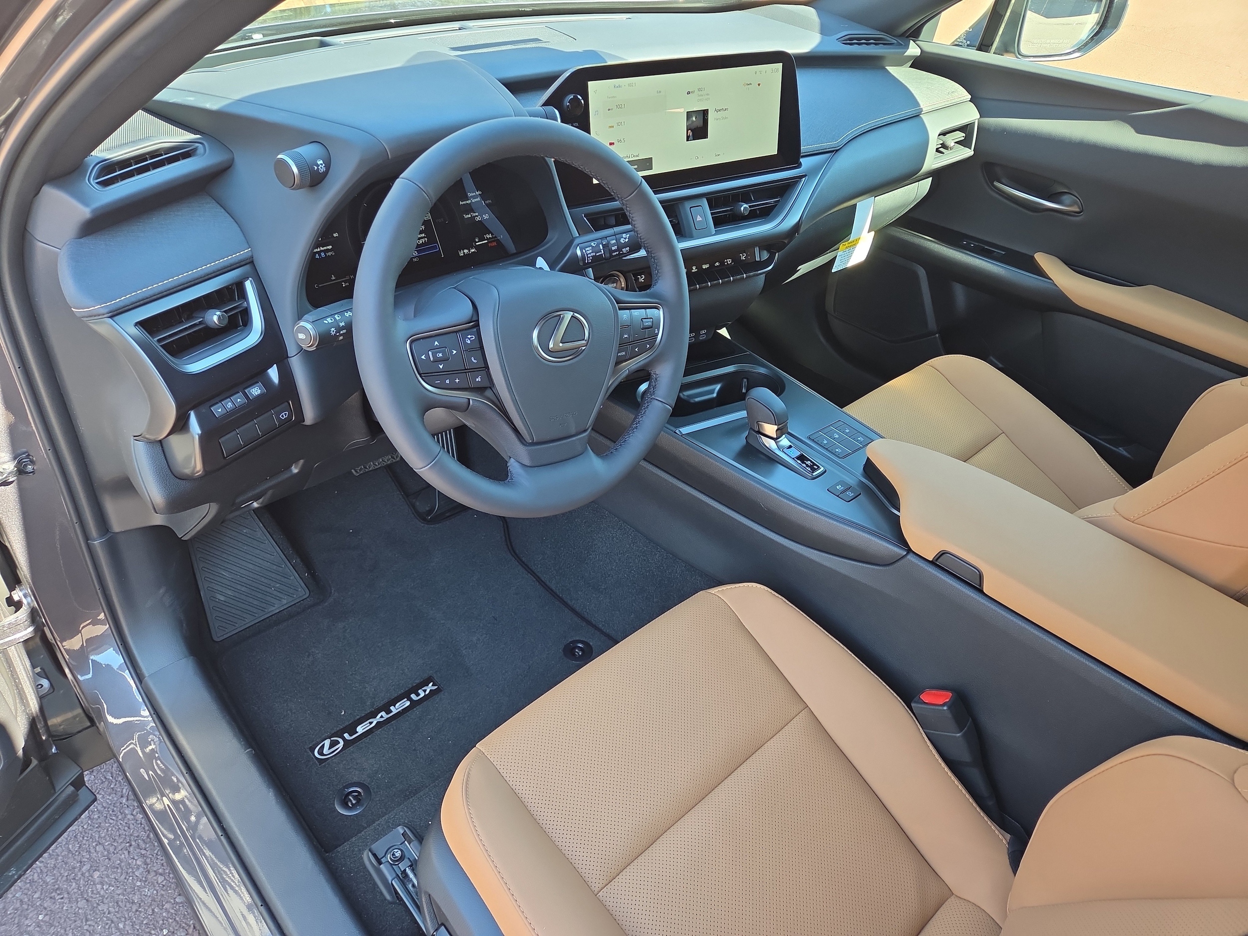 2026 Lexus UX Hybrid 300h Premium - Photo 8