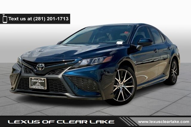 2021 Toyota Camry SE's photo