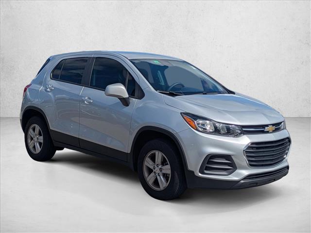 2022 Chevrolet Trax LS photo 3