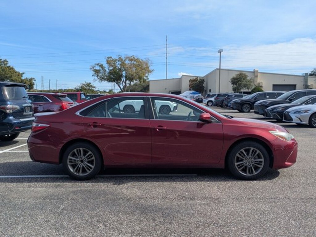 Used 2016 Toyota Camry SE Sedan
