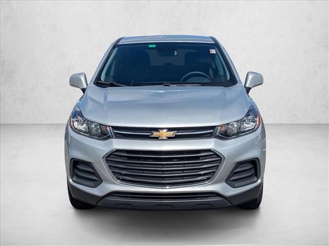 2022 Chevrolet Trax LS photo 2
