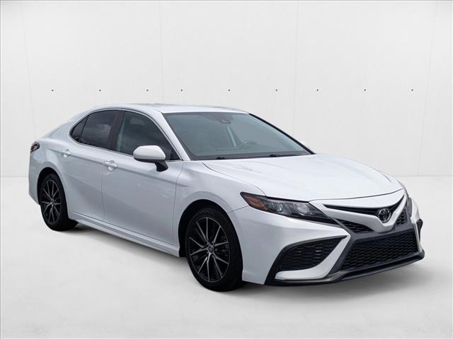 2021 Toyota Camry SE photo 3