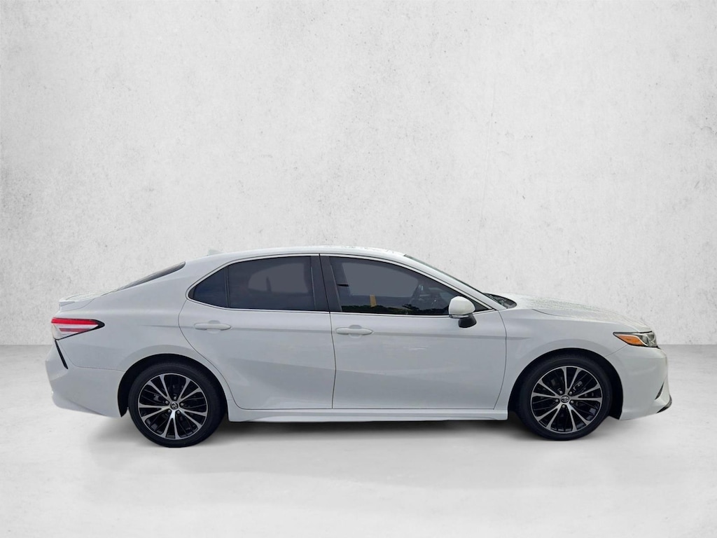 Used 2020 Toyota Camry SE Sedan
