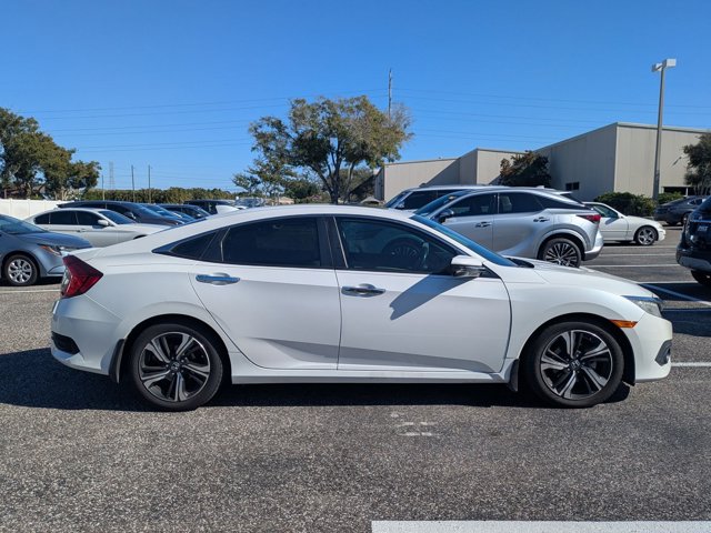 2017 Honda Civic Touring photo 3