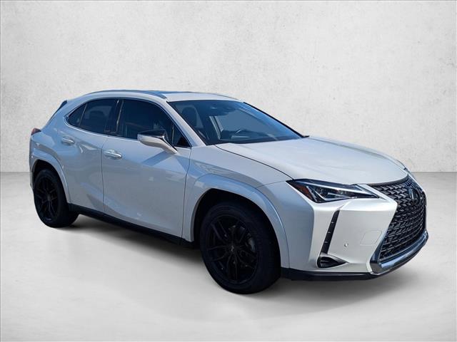 2022 Lexus UX 200 photo 3