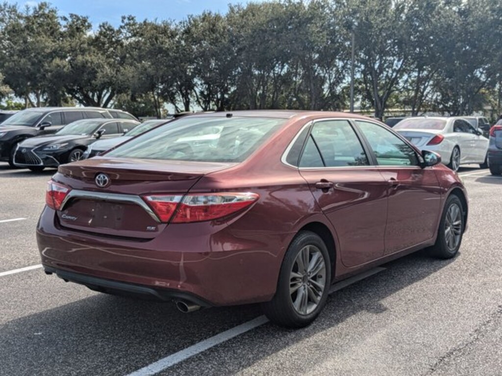 Used 2016 Toyota Camry SE Sedan