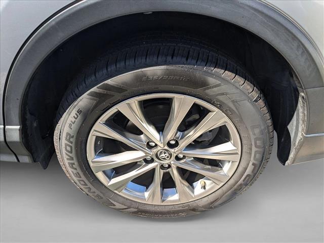 2017 Toyota RAV4 Hybrid Limited photo 3