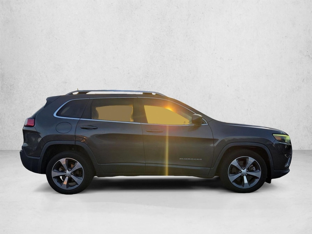 Used 2019 Jeep Cherokee Limited FWD SUV