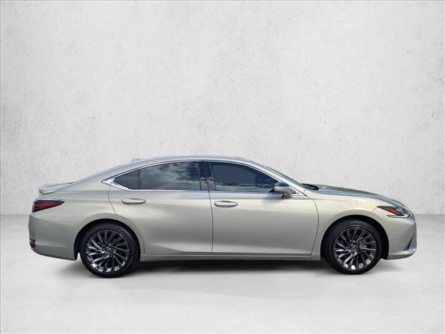 2024 Lexus ES 300h Ultra Luxury photo 4