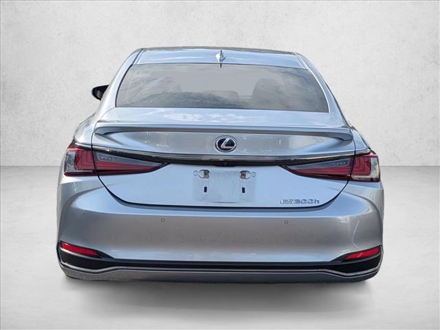2022 Lexus ES 300h F SPORT photo 4