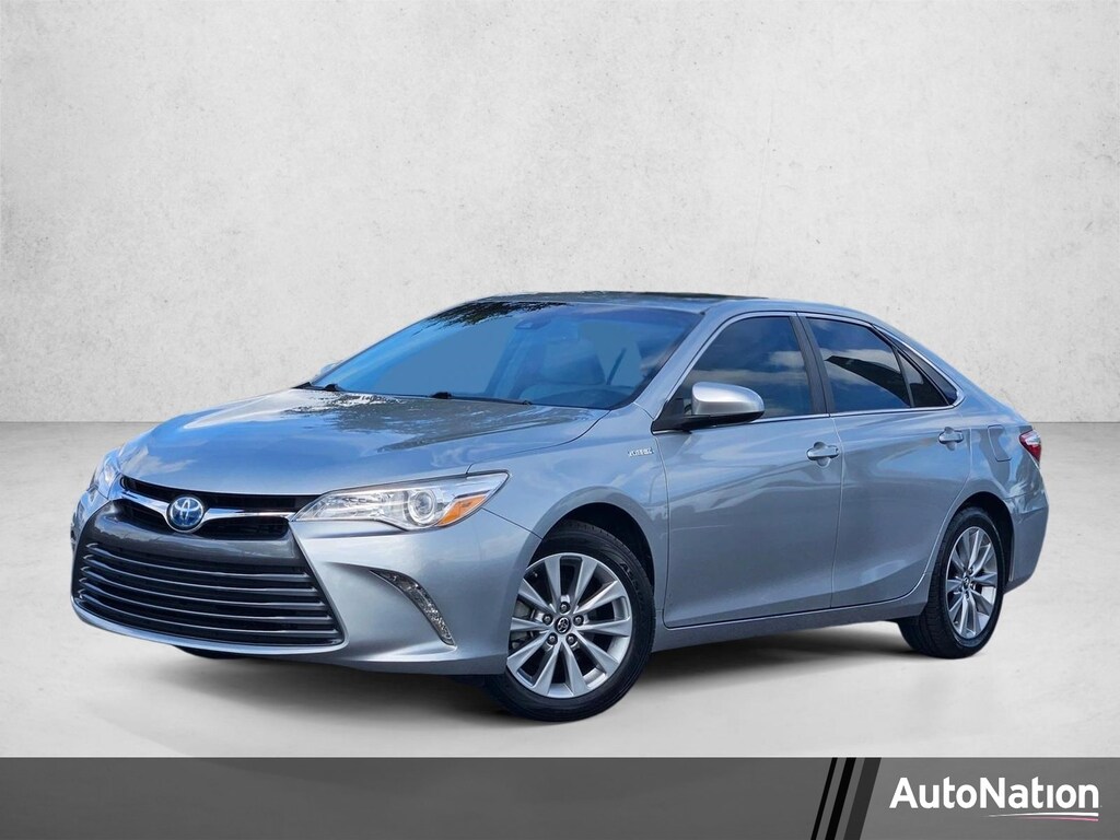 Used 2017 Toyota Camry Hybrid XLE Sedan