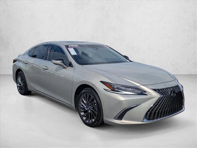2024 Lexus ES 300h Ultra Luxury photo 3
