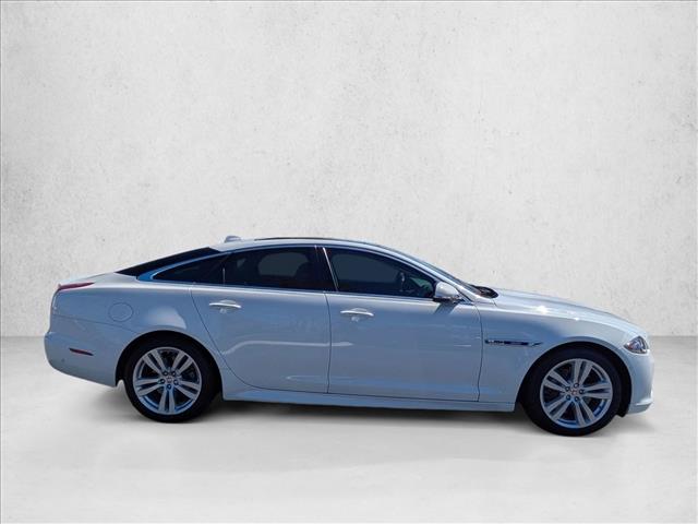 2019 Jaguar XJ R-Sport photo 4