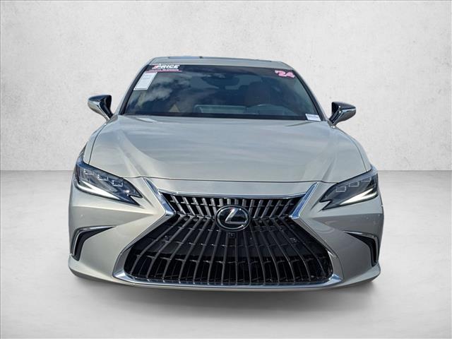 2024 Lexus ES 300h Ultra Luxury photo 2