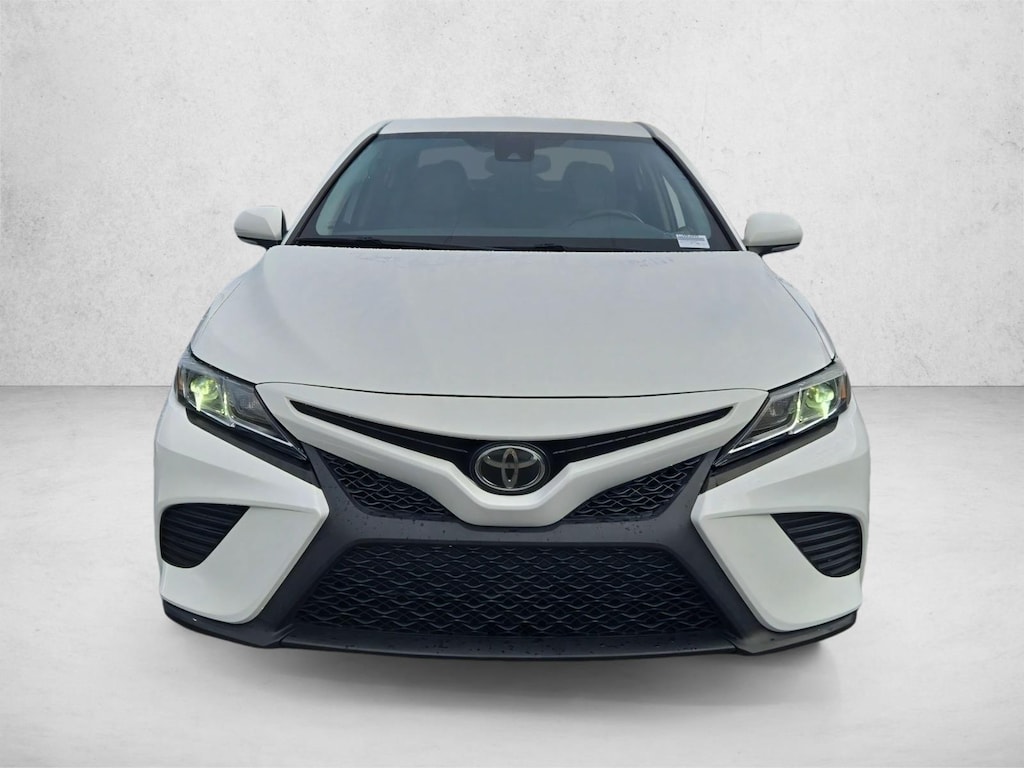 Used 2020 Toyota Camry SE Sedan