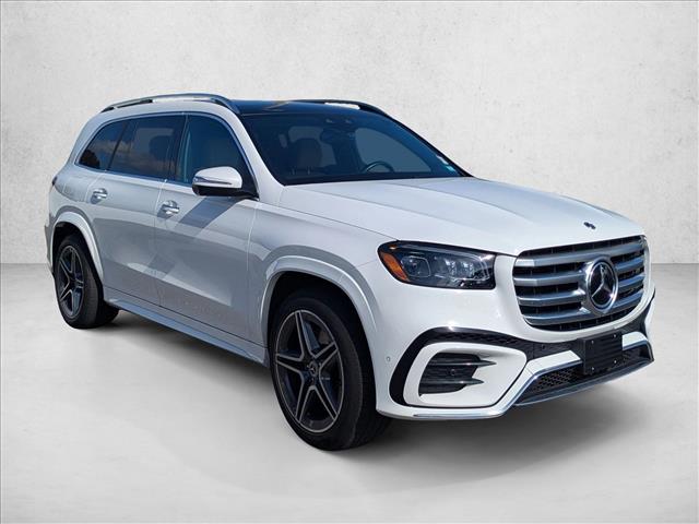 2024 Mercedes Benz GLS 450 4MATIC photo 3