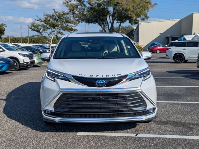 2025 Toyota Sienna Platinum photo 2