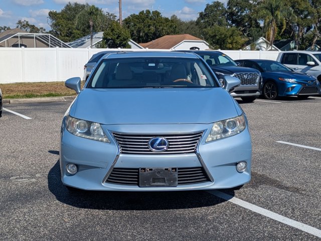 2013 Lexus ES 300h photo 2