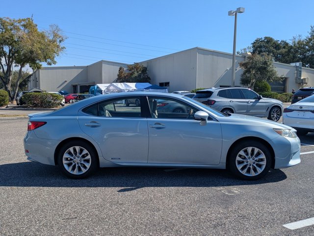 2013 Lexus ES 300h photo 4