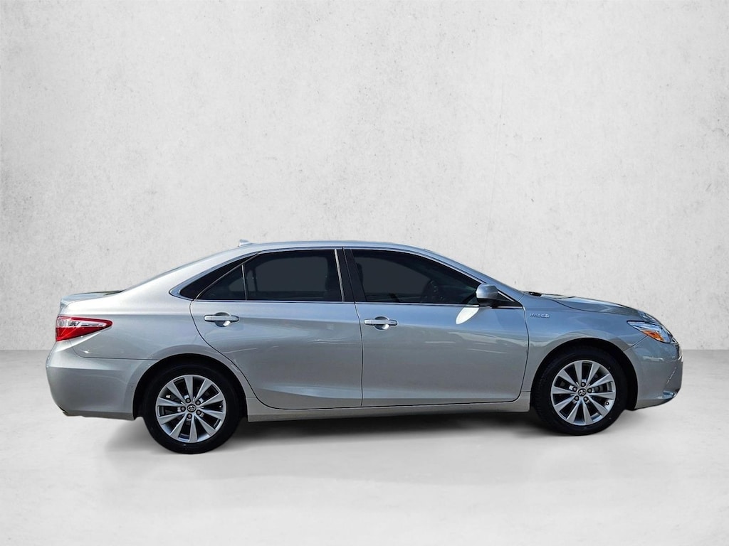 Used 2017 Toyota Camry Hybrid XLE Sedan